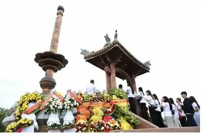 Vietnam Summer Camp 2025: A moment of silent reverence on the sacred ground of Quang Tri Vietnam Summer Camp 2025: A moment of silent reverence on the sacred ground of Quang Tri