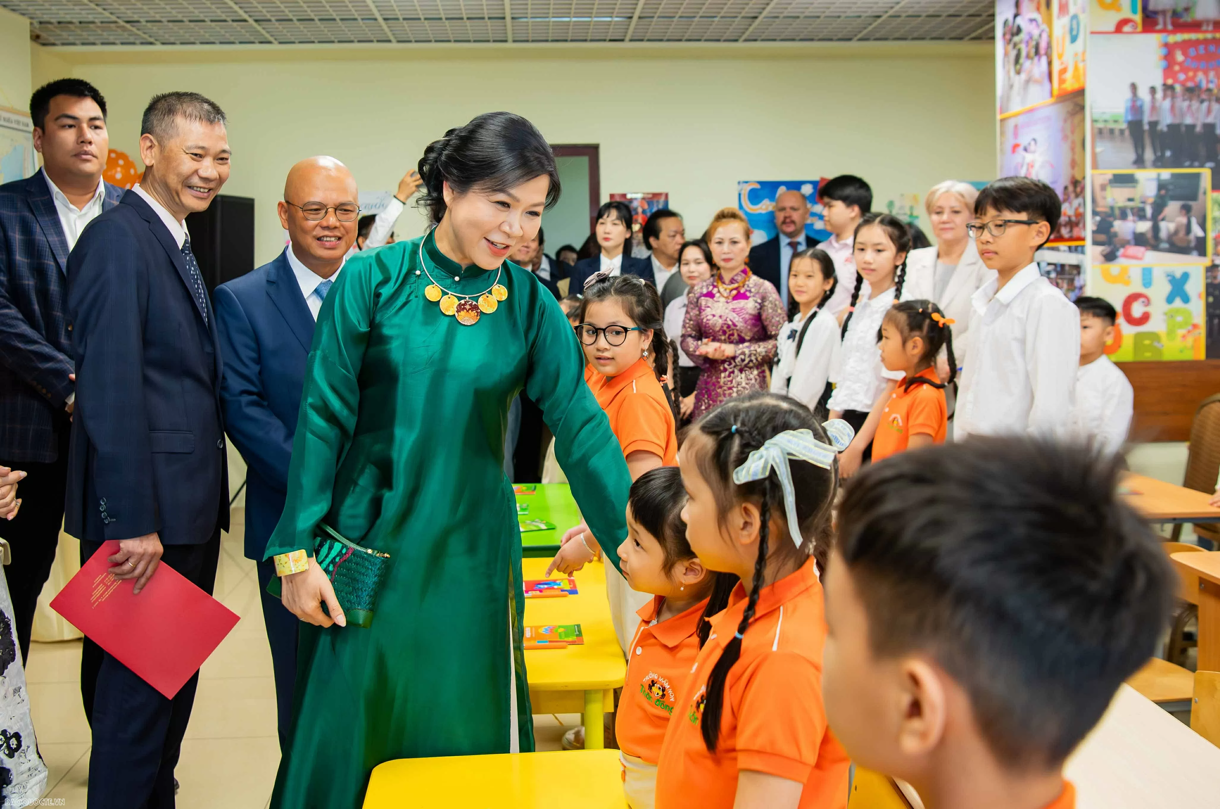 Fostering cultural roots: General Secretarys spouse visits Vietnamese language classes in Russia Fostering cultural roots: General Secretarys spouse visits Vietnamese language classes in Russia