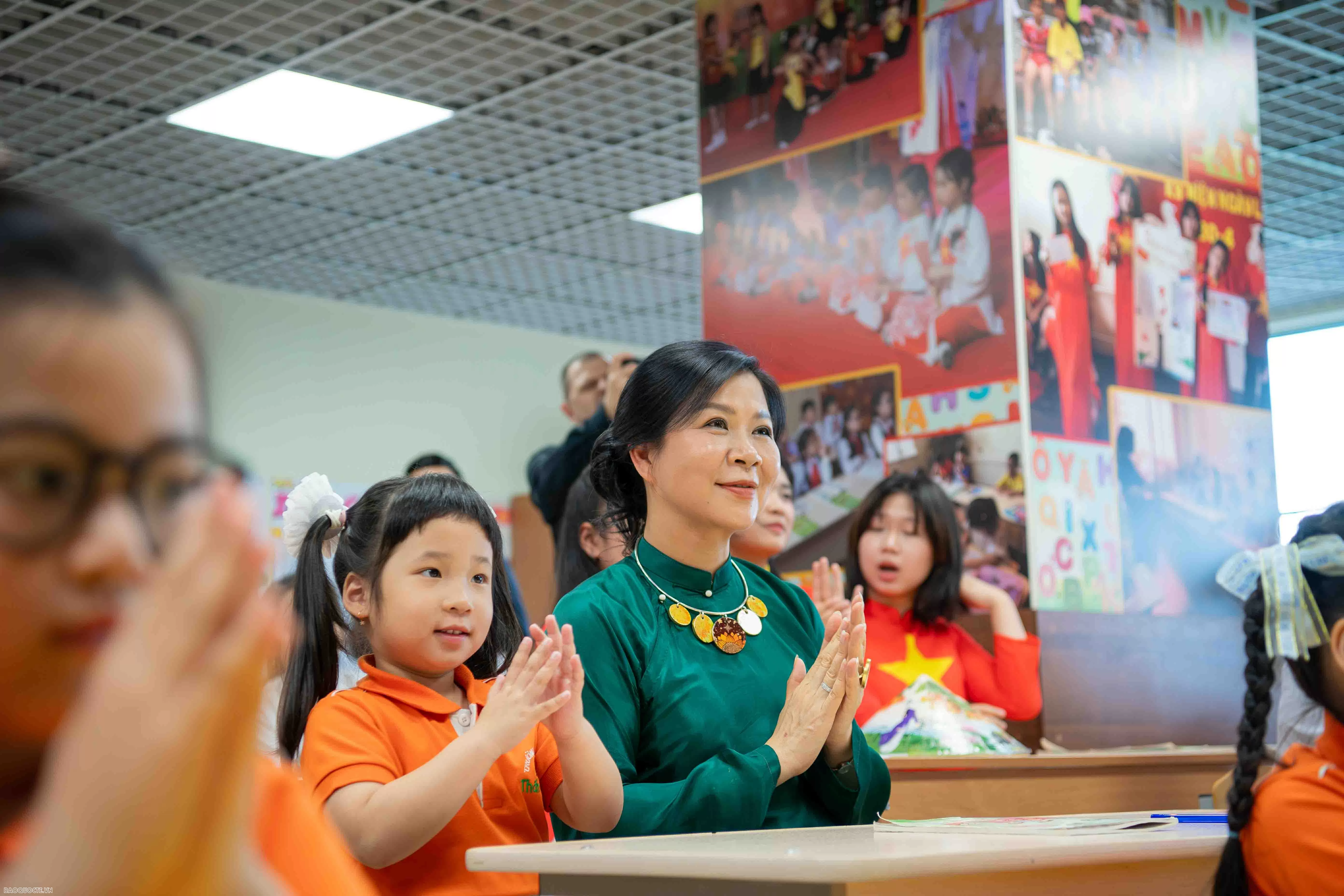 Fostering cultural roots: General Secretarys spouse visits Vietnamese language classes in Russia