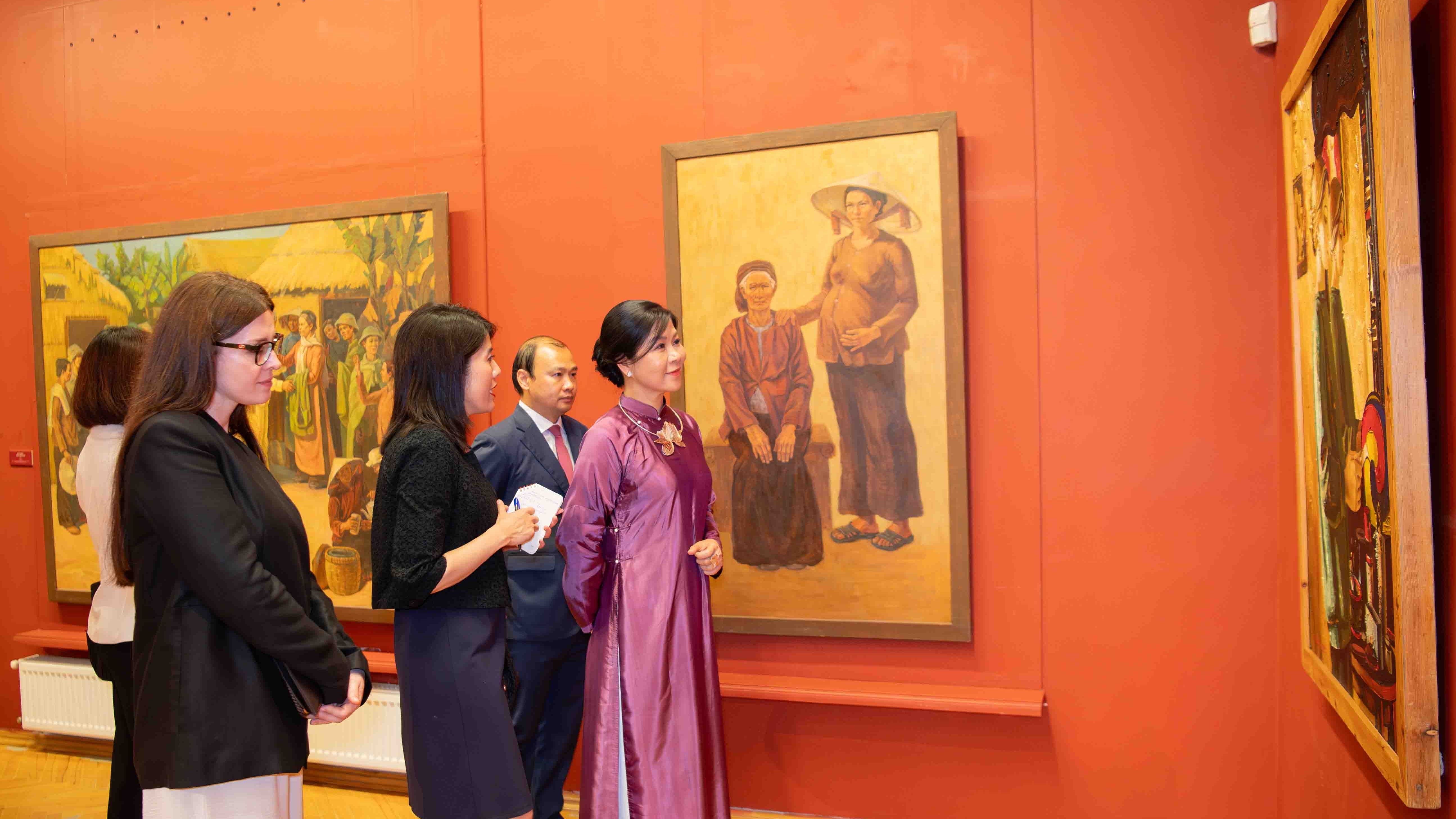 Exhibition in Moscow honours enduring Vietnam–Russia teacher–student bonds
