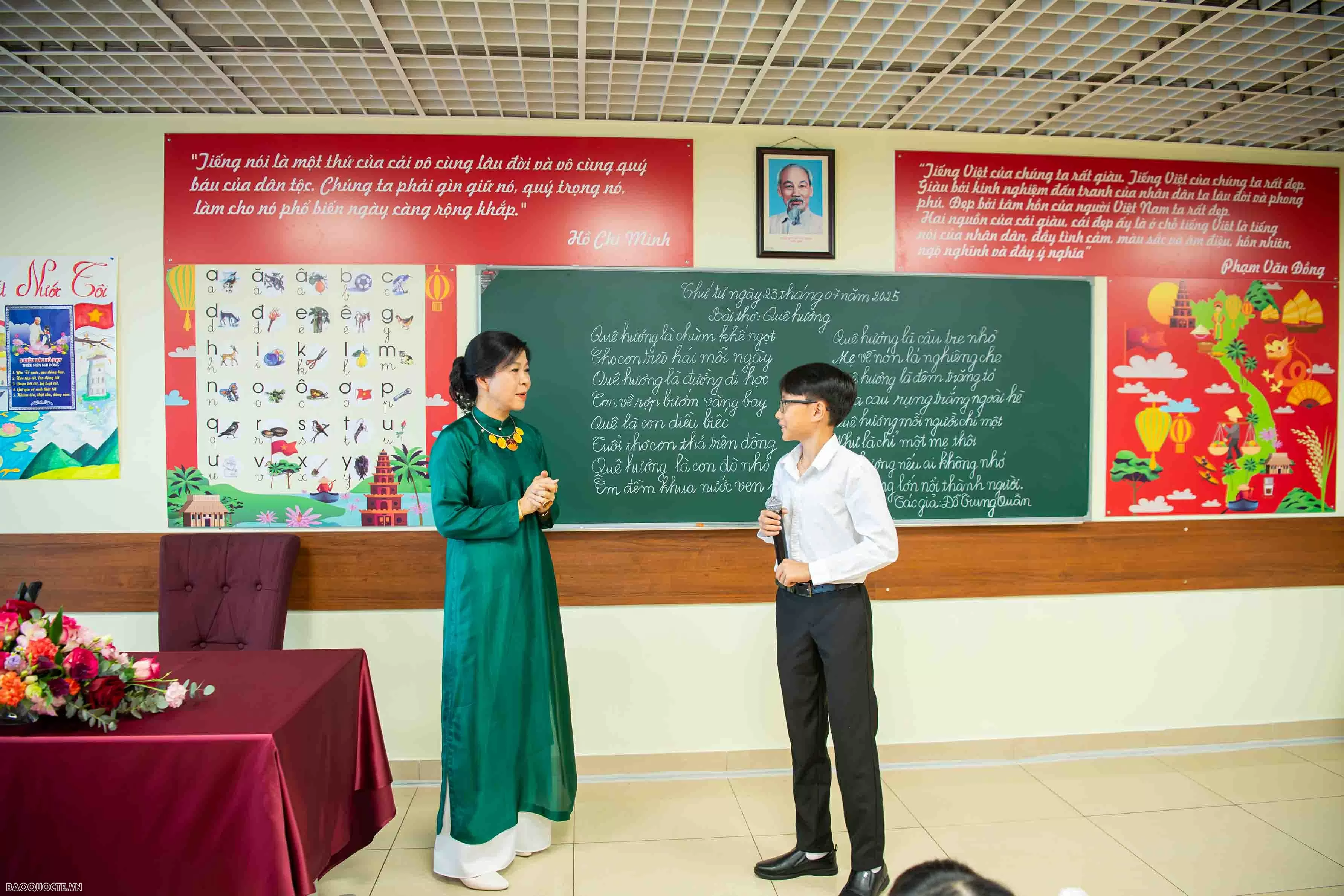 Fostering cultural roots: General Secretarys spouse visits Vietnamese language classes in Russia