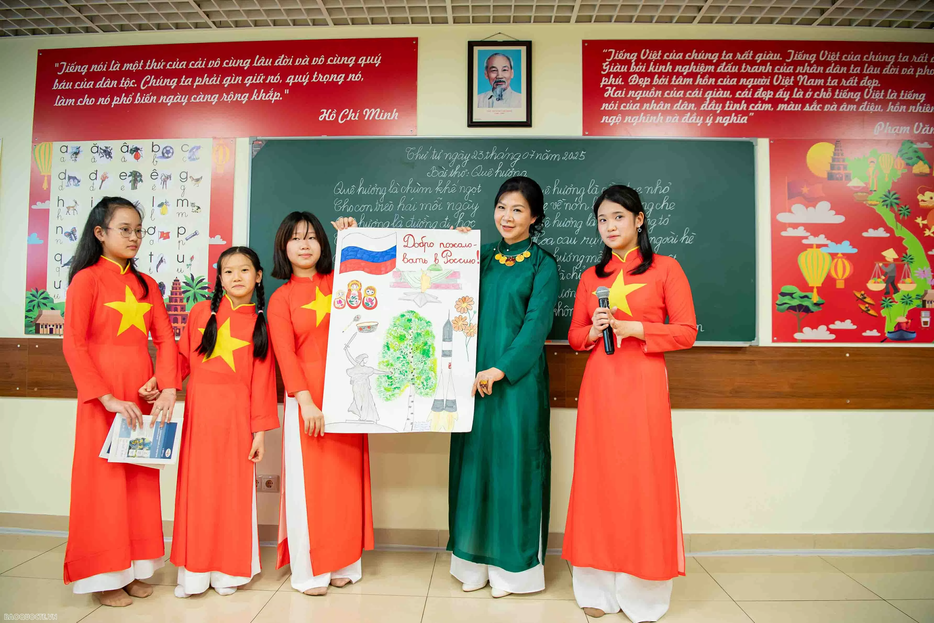 Fostering cultural roots: General Secretarys spouse visits Vietnamese language classes in Russia