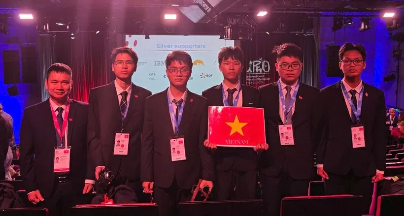 Vietnam ranks among top 10 at 2025 Intl Physics Olympiad Vietnam ranks among top 10 at 2025 Intl Physics Olympiad
