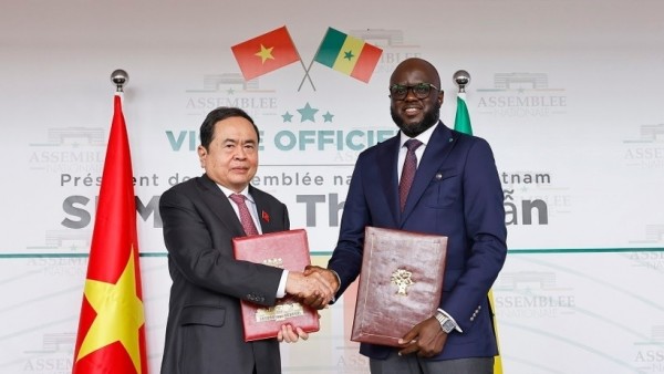 Vietnam, Senegal top legislators sign agreement to deepen cooperation