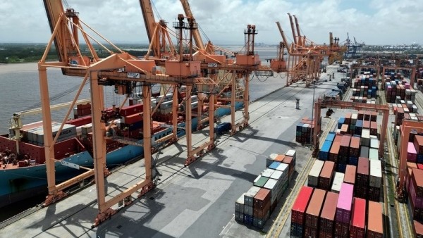 Vietnam’s trade surplus defies global headwinds: MOIT