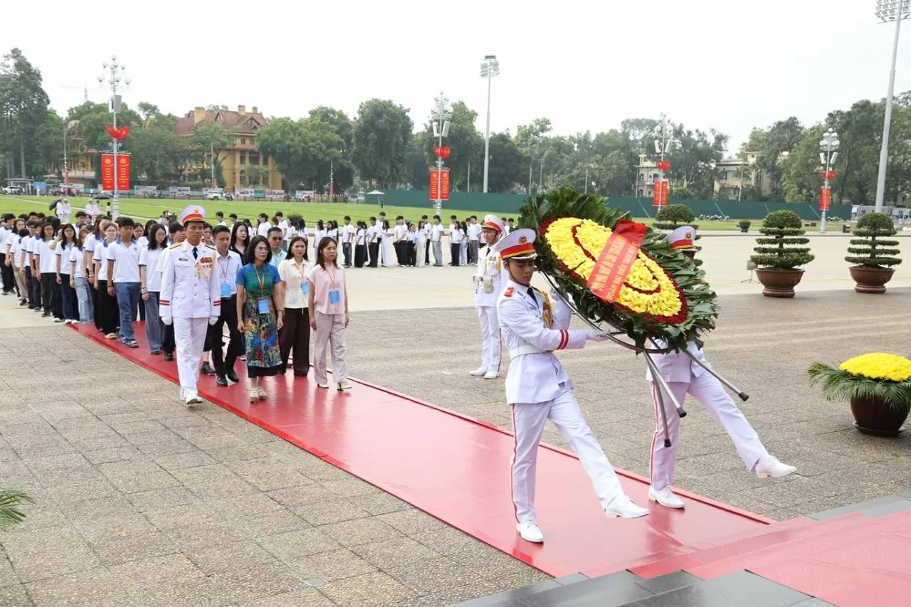 Vietnam Summer Camp 2025: Young overseas Vietnamese pay tribute to President Ho Chi Minh and fallen heroes Vietnam Summer Camp 2025: Young overseas Vietnamese pay tribute to President Ho Chi Minh and fallen heroes