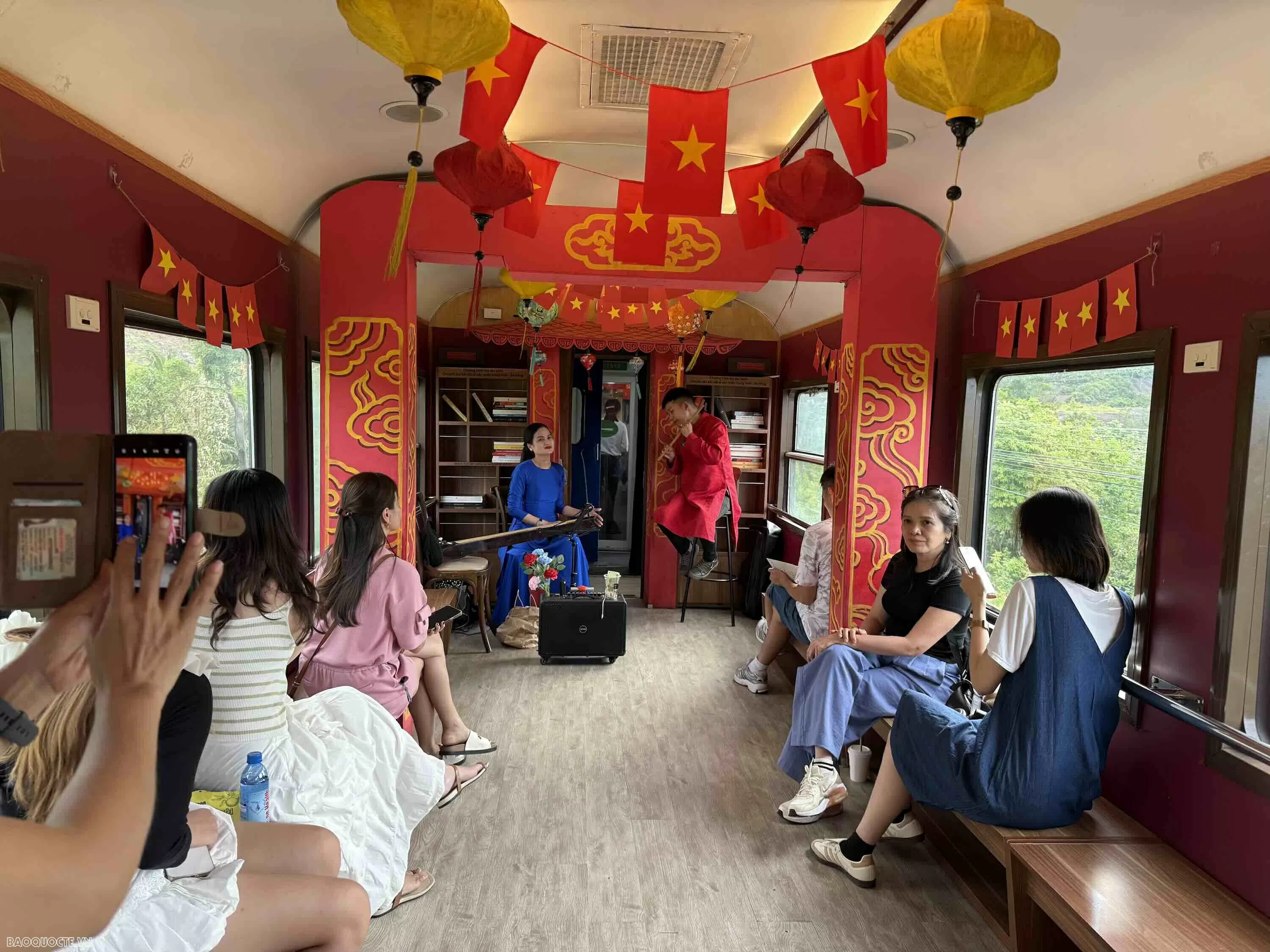 Da Nang-Hue Heritage Train: Travelling back in time to the ancient capital Da Nang-Hue Heritage Train: Travelling back in time to the ancient capital