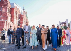 Vietnamese Cultural Festival 2025: General Secretary’s Spouse, Russian friends enjoy water puppetry and Vietnamese coffee at Red Square