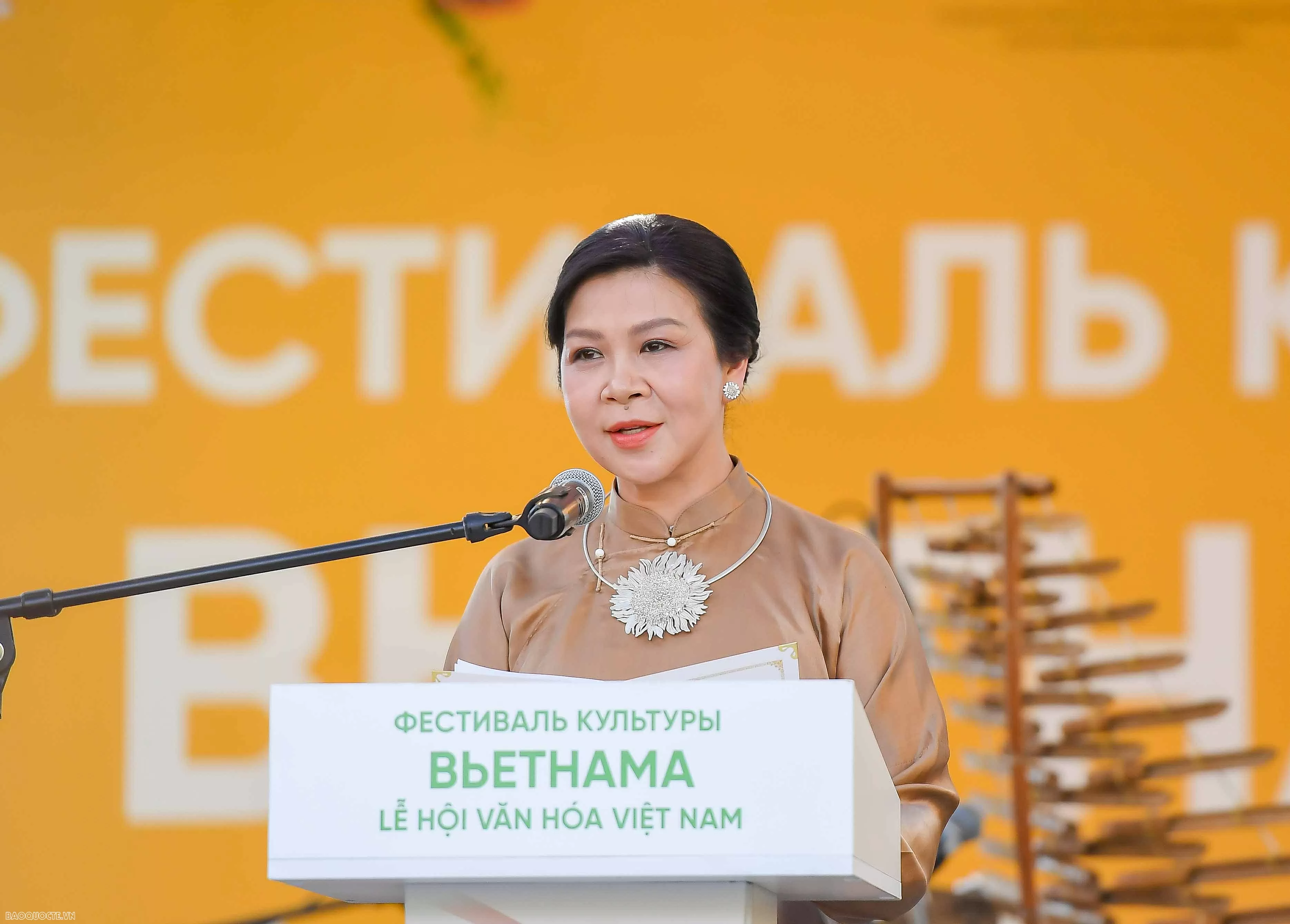 Vietnamese Cultural Festival 2025: General Secretary’s Spouse, Russian friends enjoy water puppetry and Vietnamese coffee at Red Square Vietnamese Cultural Festival 2025: General Secretary’s Spouse, Russian friends enjoy water puppetry and Vietnamese coffee at Red Square
