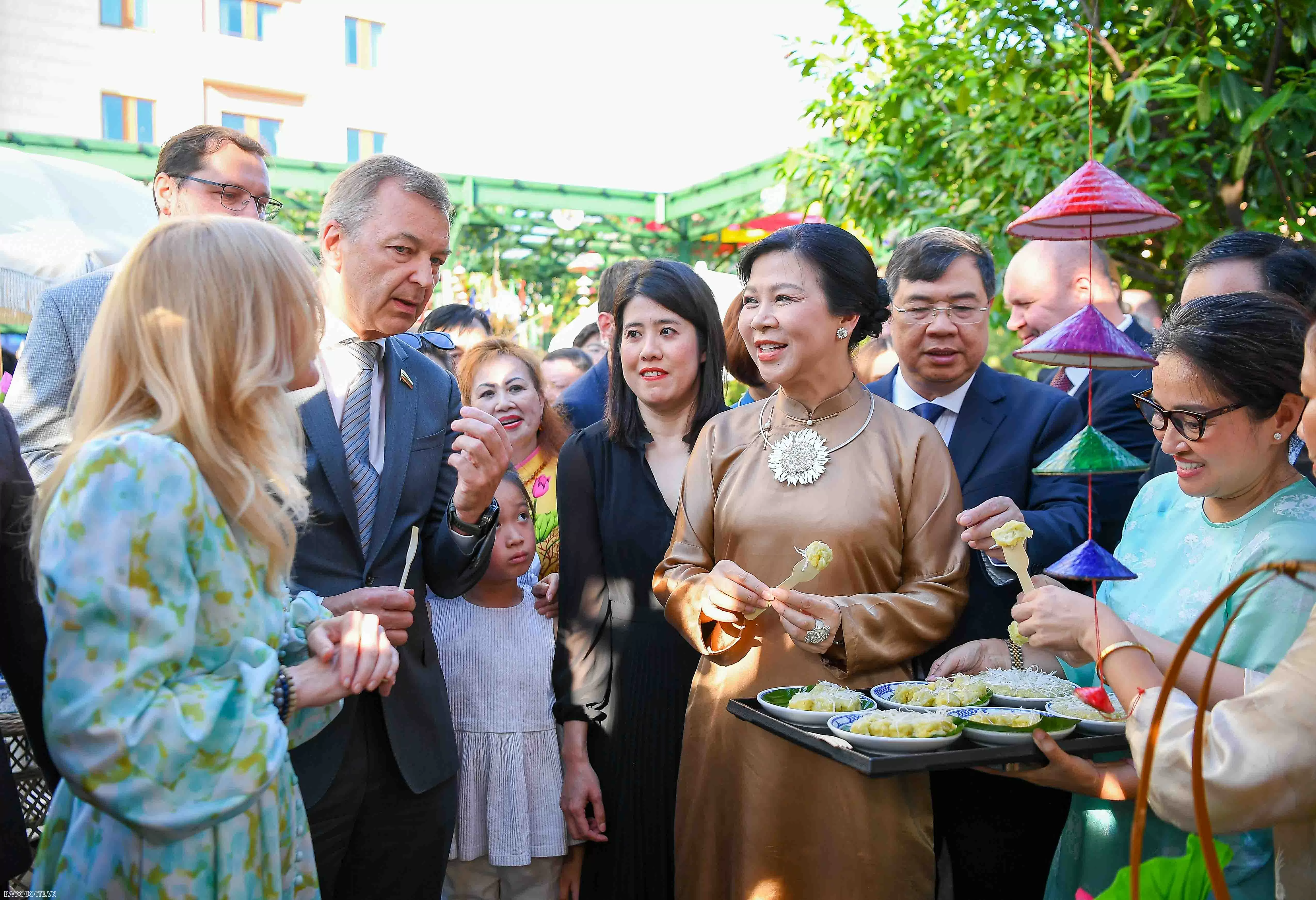 Vietnamese Cultural Festival 2025: General Secretary’s Spouse, Russian friends enjoy water puppetry and Vietnamese coffee at Red Square Vietnamese Cultural Festival 2025: General Secretary’s Spouse, Russian friends enjoy water puppetry and Vietnamese coffee at Red Square