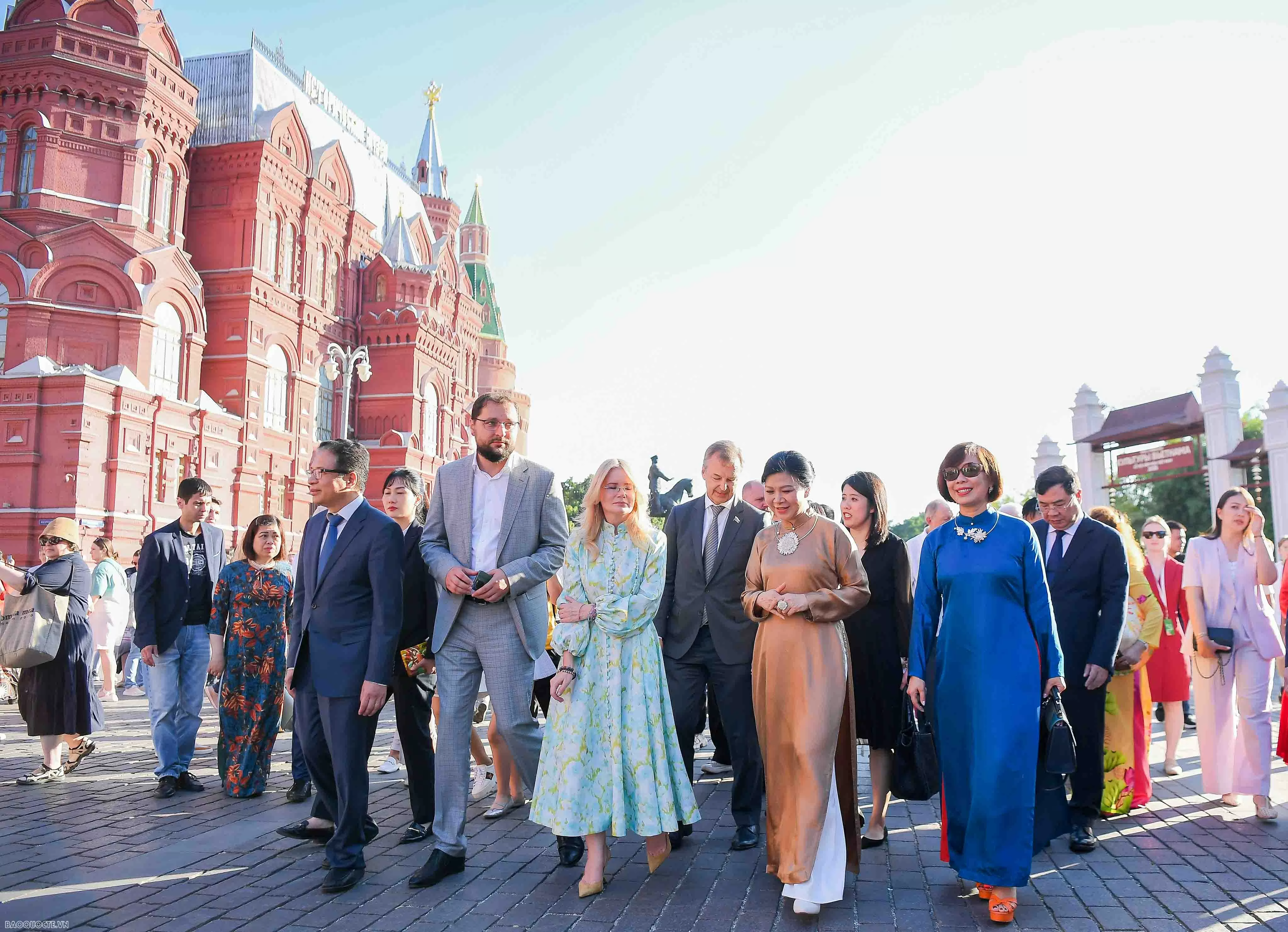 Vietnamese Cultural Festival 2025: General Secretary’s Spouse, Russian friends enjoy water puppetry and Vietnamese coffee at Red Square Vietnamese Cultural Festival 2025: General Secretary’s Spouse, Russian friends enjoy water puppetry and Vietnamese coffee at Red Square