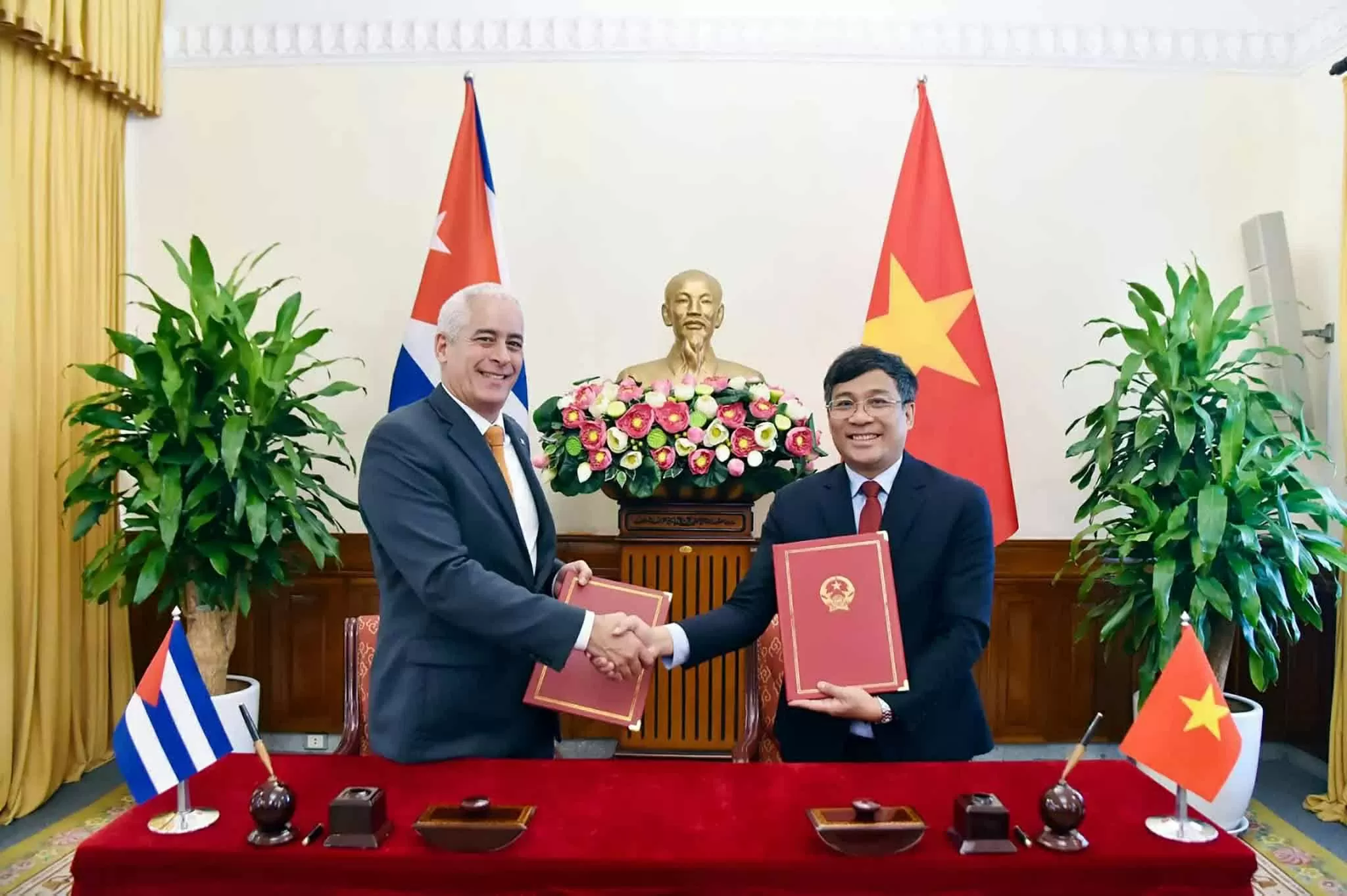 The 8th Political Consultation between the Ministries of Foreign Affairs of Vietnam and Cuba The 8th Political Consultation between the Ministries of Foreign Affairs of Vietnam and Cuba