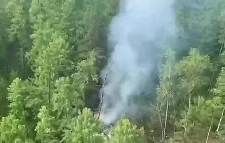 Hình ảnh khói bốc lên từ hiện trường vụ rơi máy bay ở Viễn Đông Nga. (Nguồn: TASS)