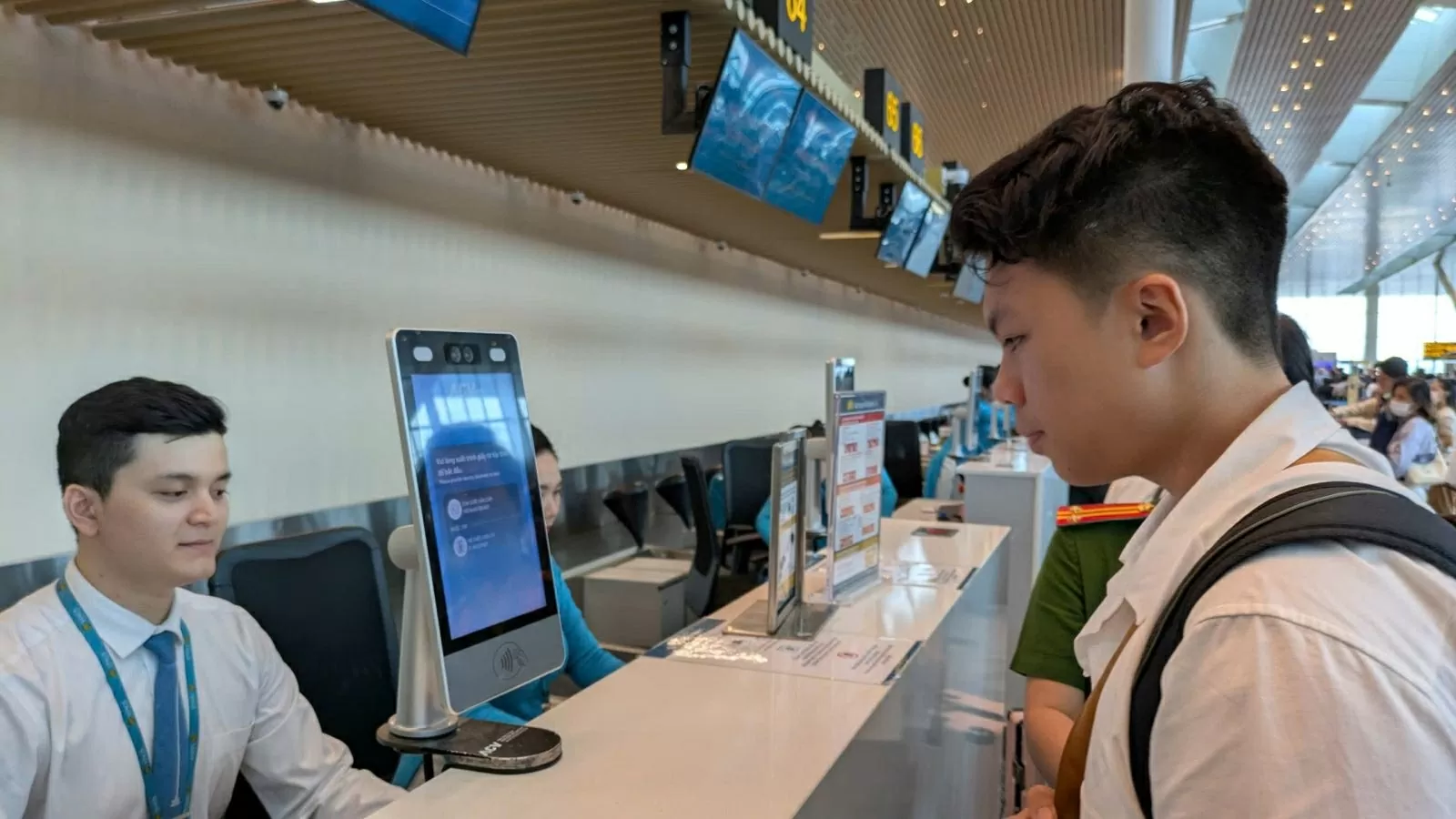 Biometric check-in launched at Tan Son Nhat International Airport Biometric check-in launched at Tan Son Nhat International Airport