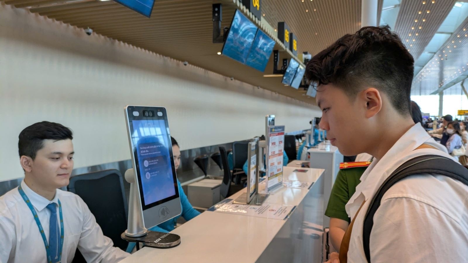 Biometric check-in launched at Tan Son Nhat International Airport