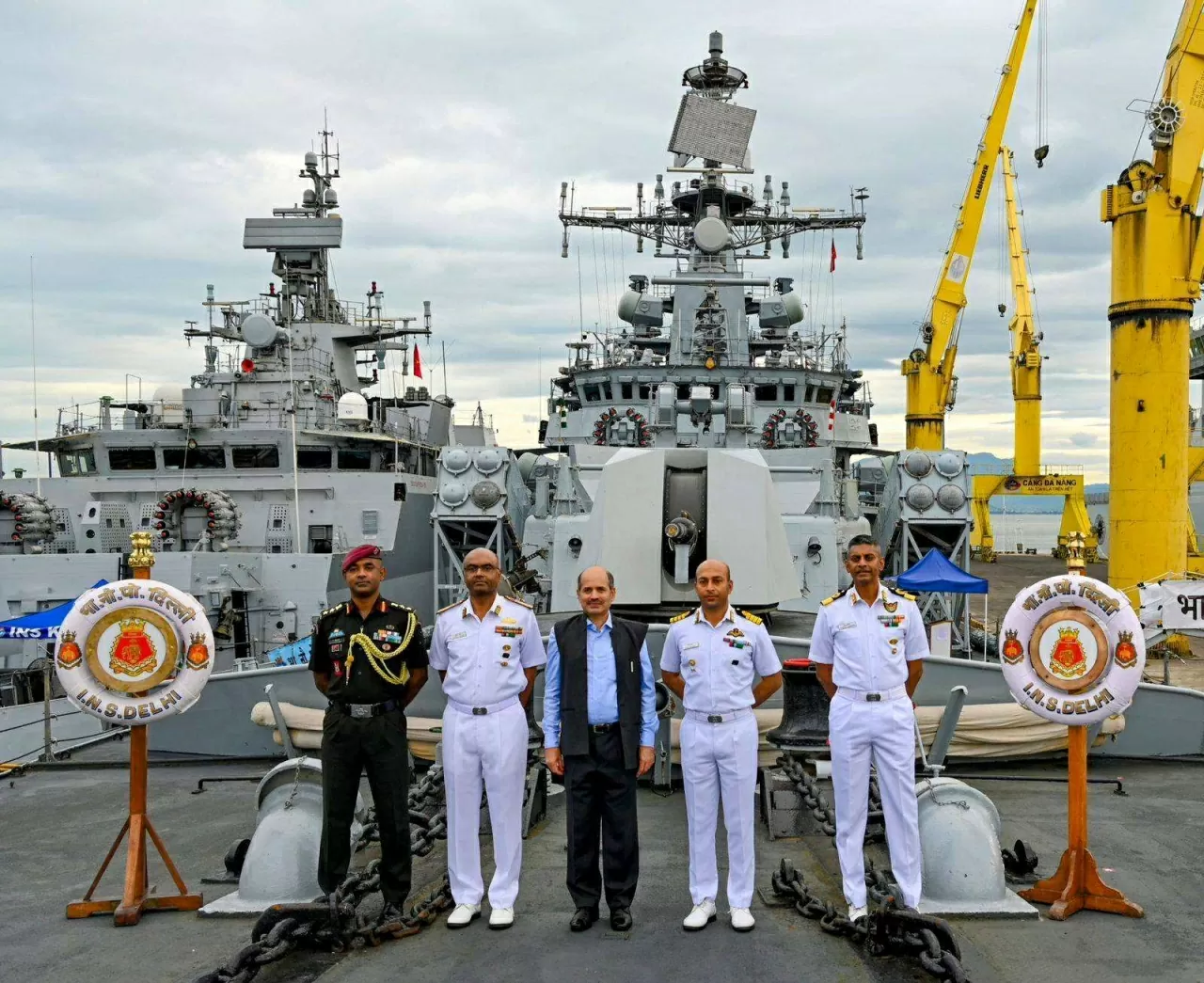 Ambassador of India to Vietnam Sandeep Arya, visited INS Delhi, INS Shakti & INS Kiltan in Da Nang on July 25, 2025. (Photo: Indian Embassy in Vietnam)