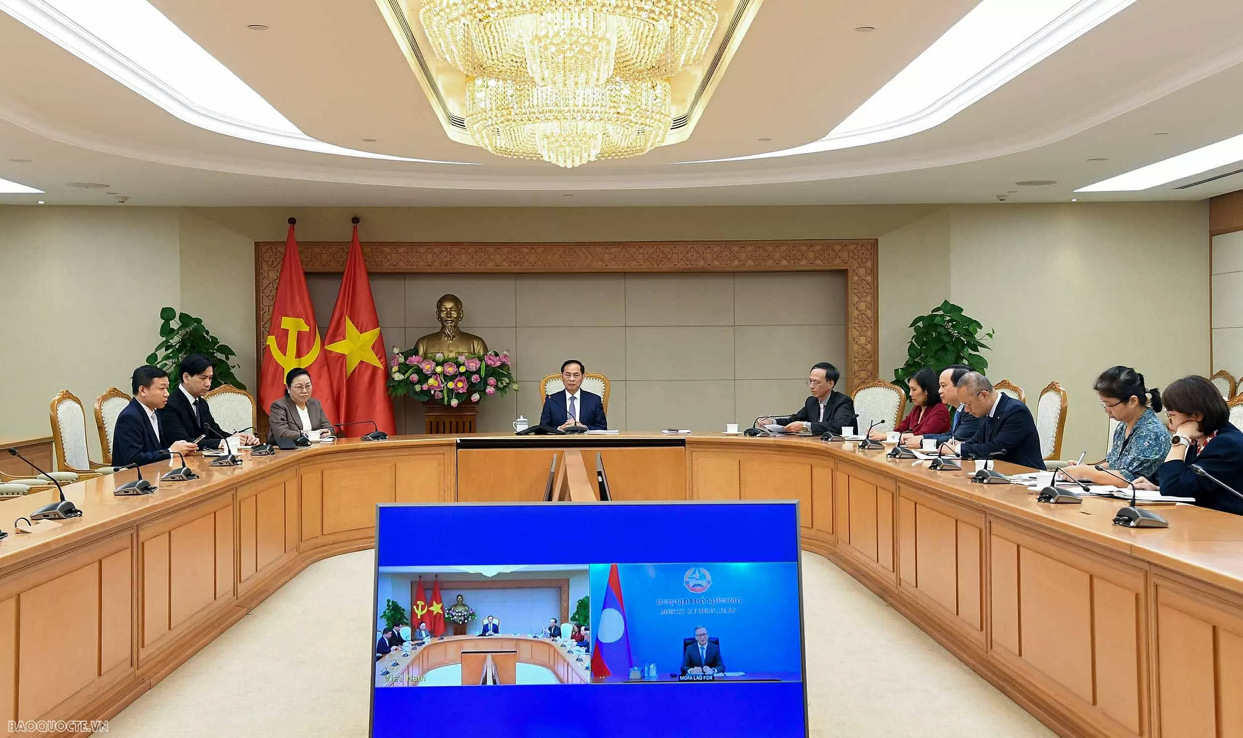 Deputy PM, FM Bui Thanh Son holds phone talks with Lao officials, affirms flourishing bilateral ties across all fields