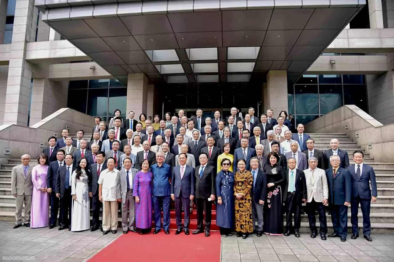 Continuing the glorious 80-year journey of Vietnams Diplomacy, leading the country into a new era