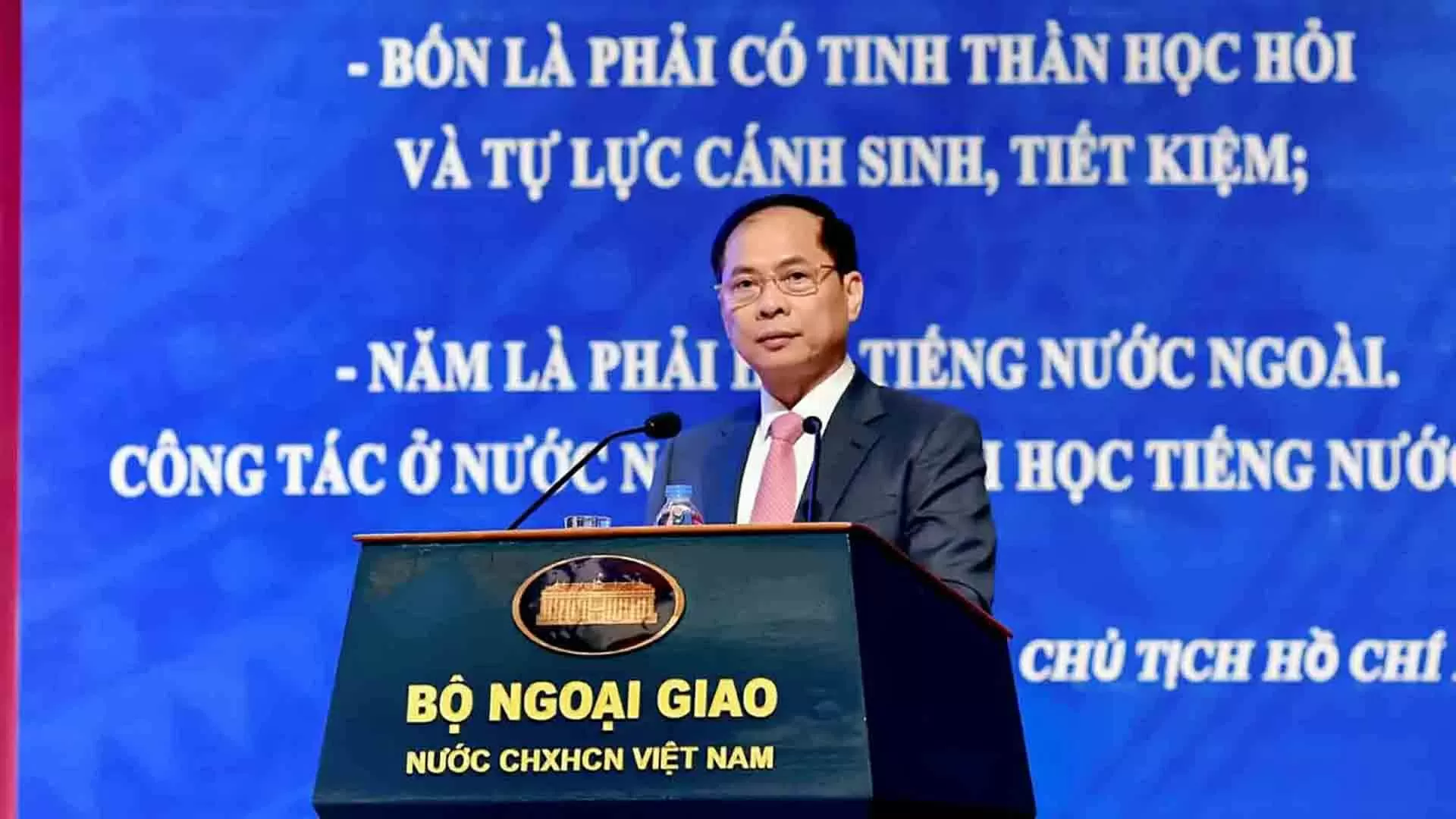 Continuing the glorious 80-year journey of Vietnams Diplomacy, leading the country into a new era Continuing the glorious 80-year journey of Vietnams Diplomacy, leading the country into a new era