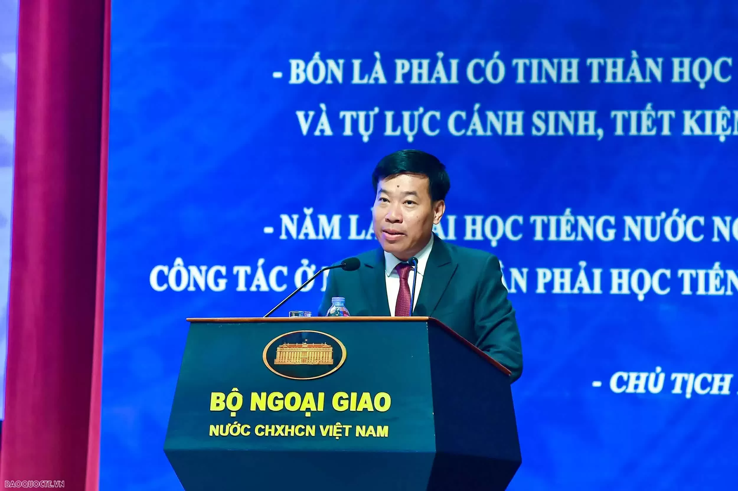 Continuing the glorious 80-year journey of Vietnams Diplomacy, leading the country into a new era