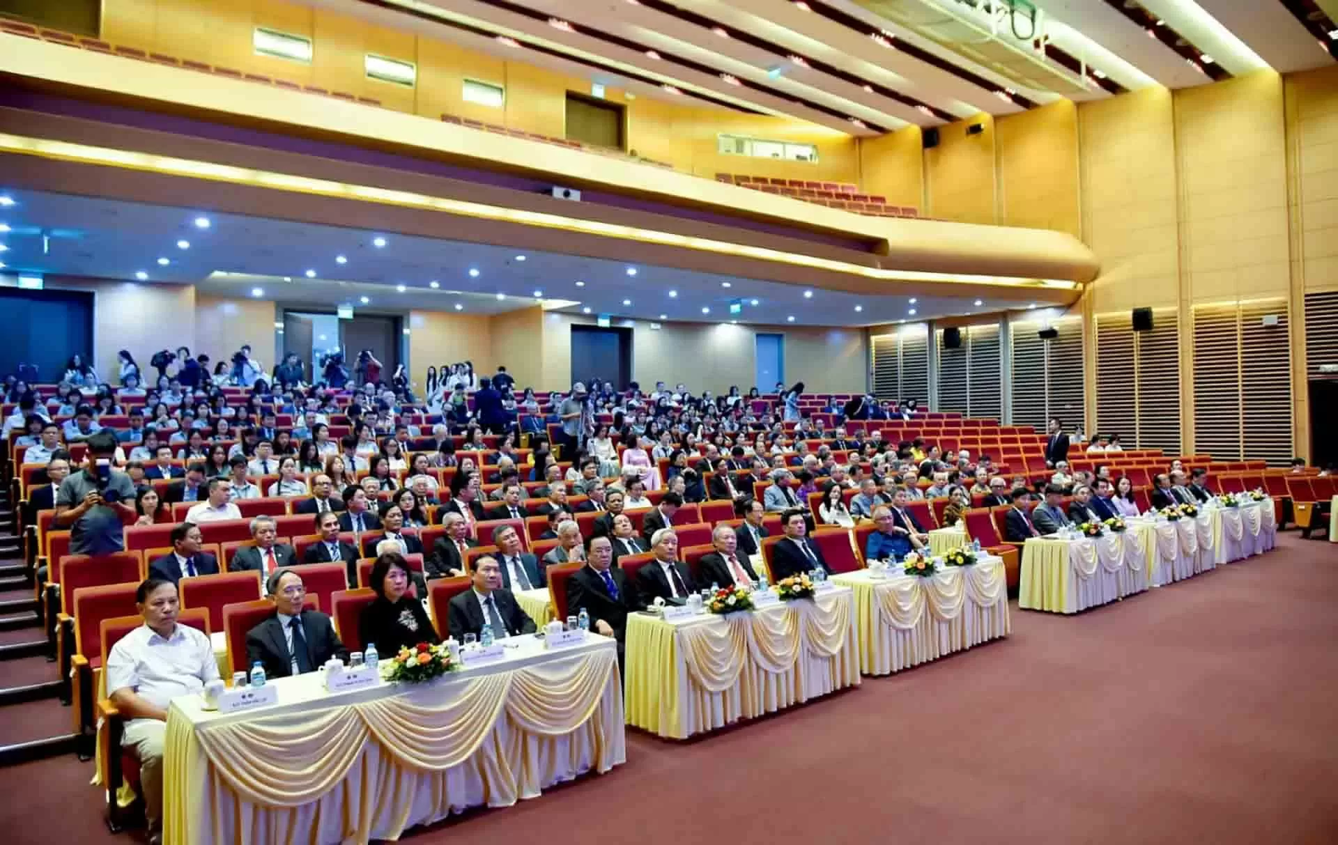Continuing the glorious 80-year journey of Vietnams Diplomacy, leading the country into a new era