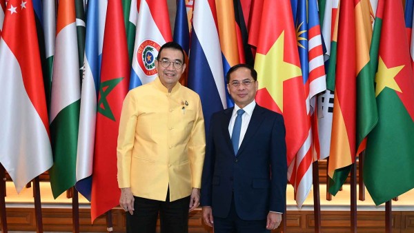 Deputy PM, FM Bui Thanh Son meets Thai counterpart Maris Sangiampongsa in Bangkok