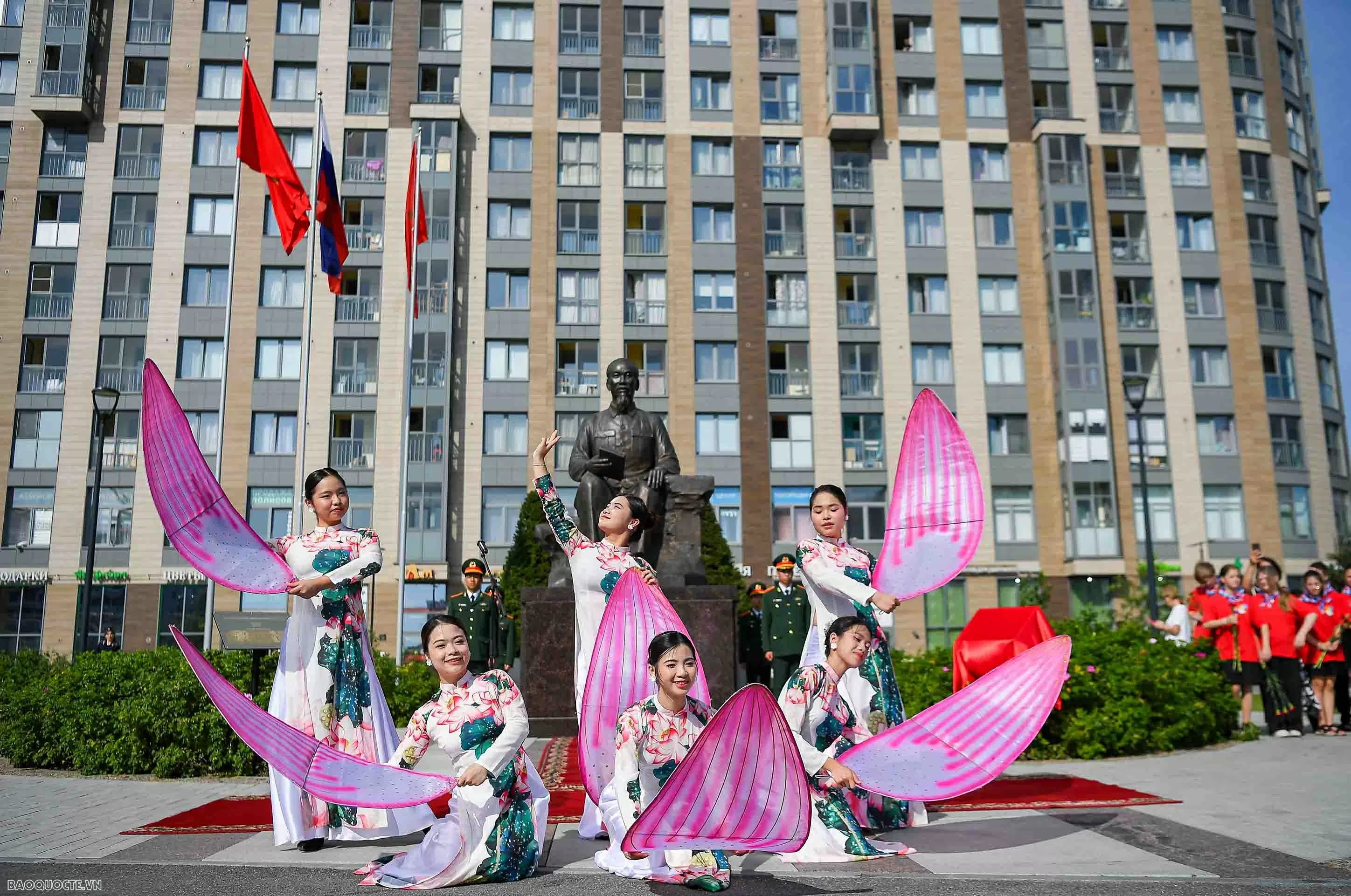 Ho Chi Minh Square officially inaugurated in Saint Petersburg