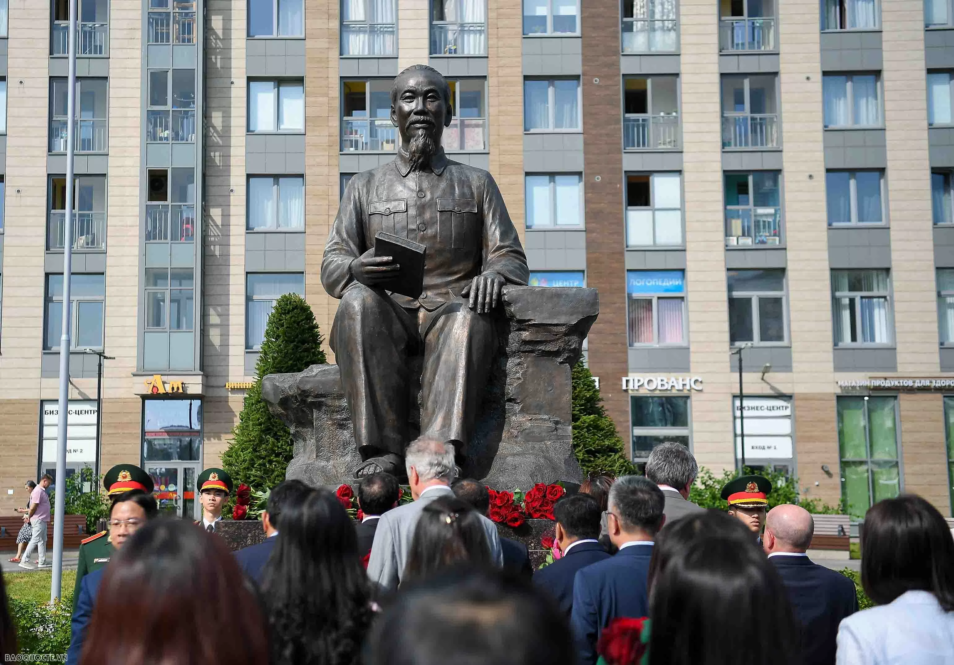 Ho Chi Minh Square officially inaugurated in Saint Petersburg