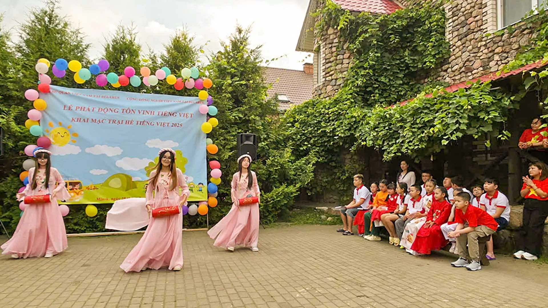 Vietnamese Community in Belarus: Opening of the 4th Vietnamese Language Summer Camp Vietnamese Community in Belarus: Opening of the 4th Vietnamese Language Summer Camp