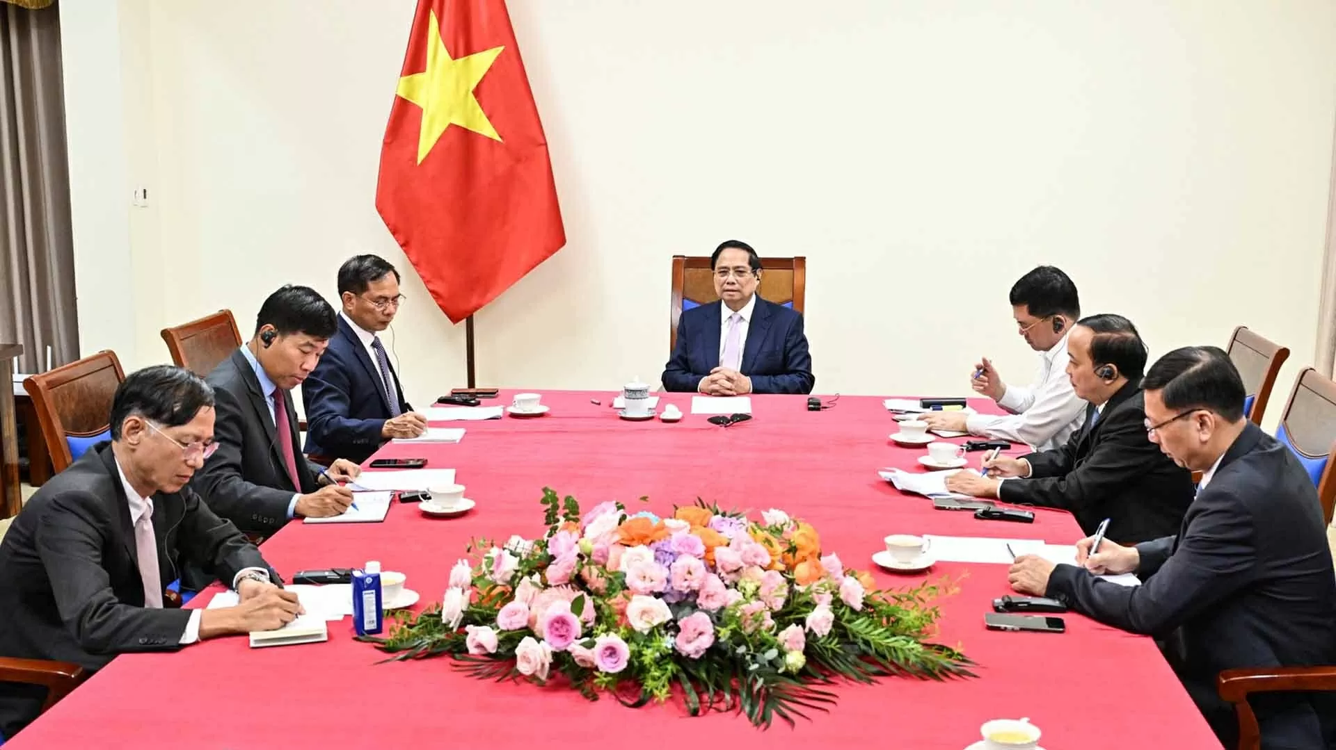 Vietnam, Malaysia Prime Ministers hold phone talk on regional issues and bilateral ties Vietnam, Malaysia Prime Ministers hold phone talk on regional issues and bilateral ties