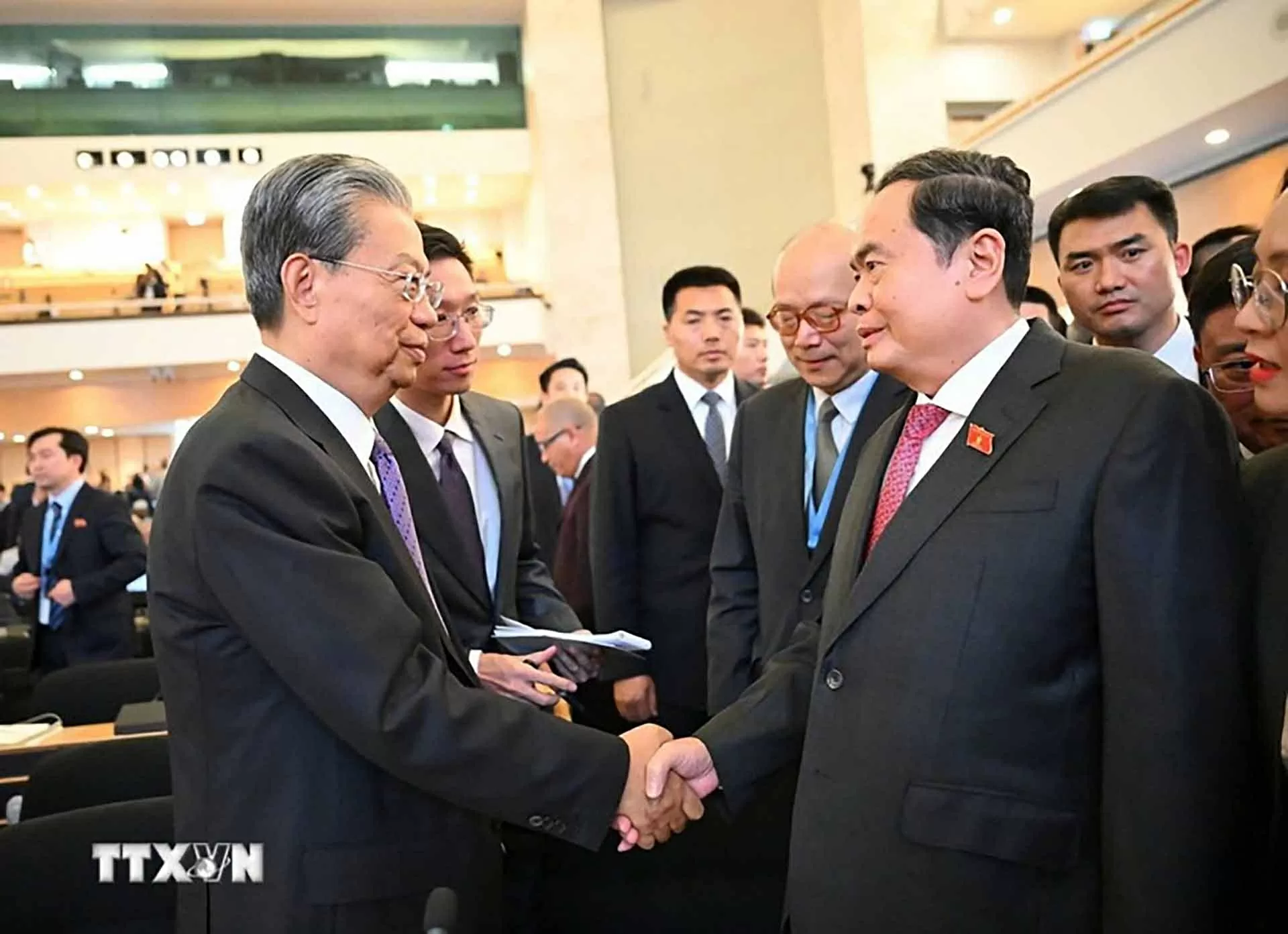 Chủ tịch Quốc hội Trần Thanh Mẫn gặp Ủy viên trưởng Nhân đại toàn quốc Trung Quốc Triệu Lạc Tế. (Nguồn: TTXVN) Chủ tịch Quốc hội Trần Thanh Mẫn gặp Ủy viên trưởng Nhân đại toàn quốc Trung Quốc Triệu Lạc Tế. (Nguồn: TTXVN)