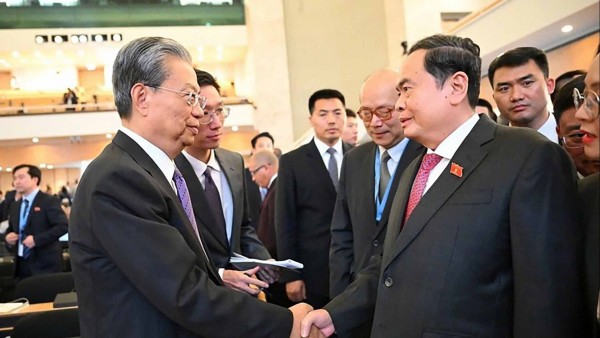 NA Chairman Tran Thanh Man meets with Chinese counterpart on occasion of 6th WCSP