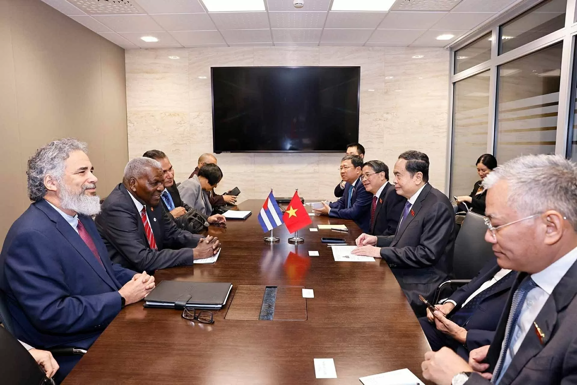 Vietnamese, Cuban top legislators commit to stronger ties at Geneva meeting