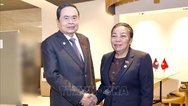 NA Chairman Tran Thanh Man receives Lao NA Vice President Sounthone Xayachack in Geneva