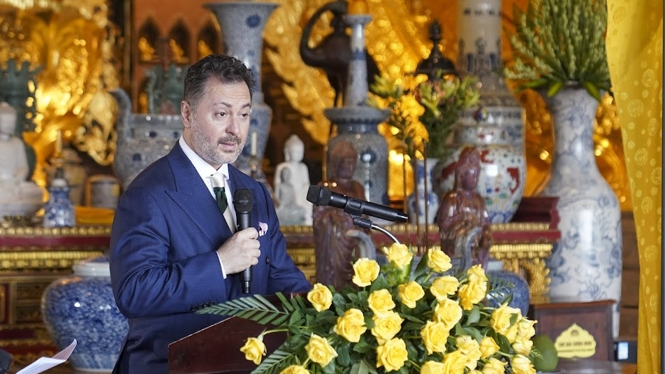 Government of Pakistan presents a cultural treasure to Vietnam Buddhist Sangha