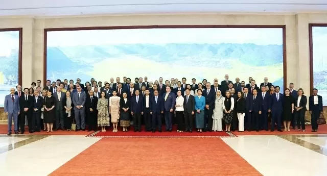 Prime Minister Pham Minh Chinh holds meeting to brief Diplomatic Corps on local governance reform