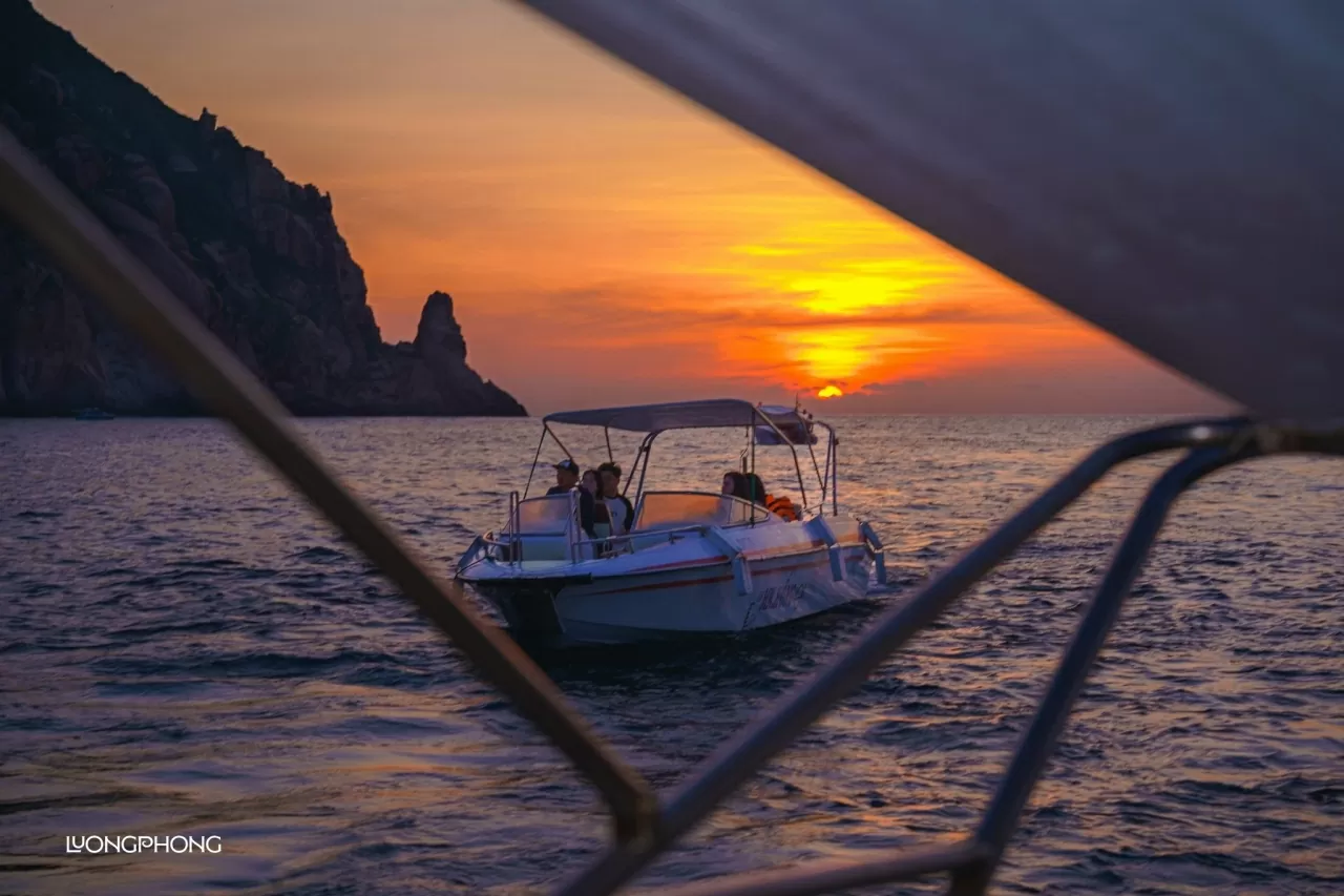 A 'date' with the blue sea of Vinh Hy A 'date' with the blue sea of Vinh Hy