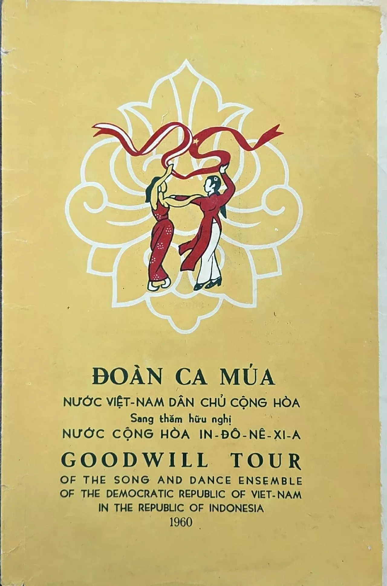 Diplomatic Academy of Vietnam receives documents and artifacts in celebration of the 80th anniversary of the Diplomatic Sector