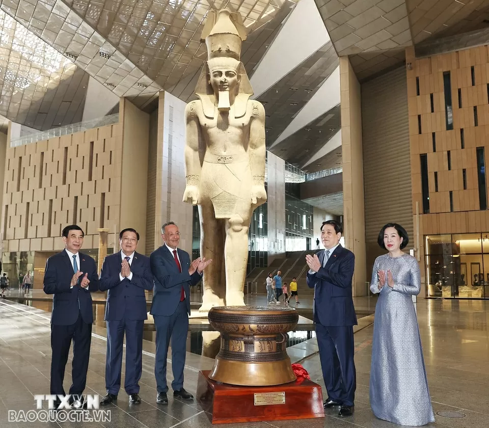 President Luong Cuong tours Grand Egyptian Museum
