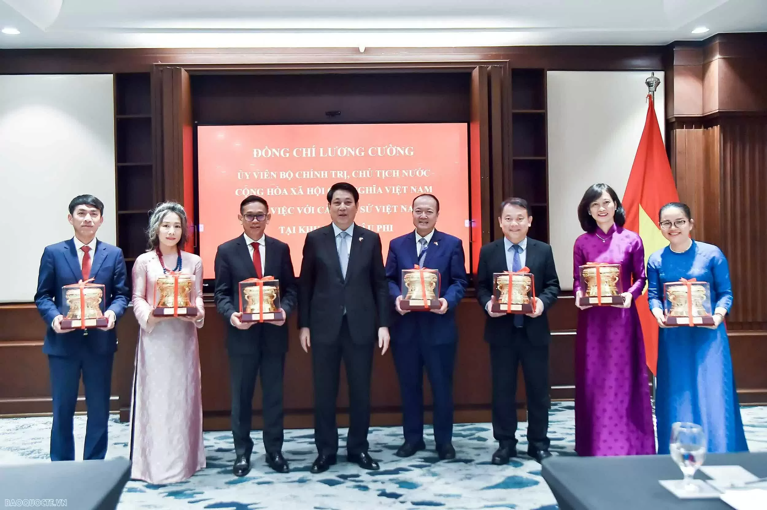 President Luong Cuong meets with Vietnamese Ambassadors in Africa: Promoting implementation of foreign policy, enhancing Vietnam-Africa relations President Luong Cuong meets with Vietnamese Ambassadors in Africa: Promoting implementation of foreign policy, enhancing Vietnam-Africa relations