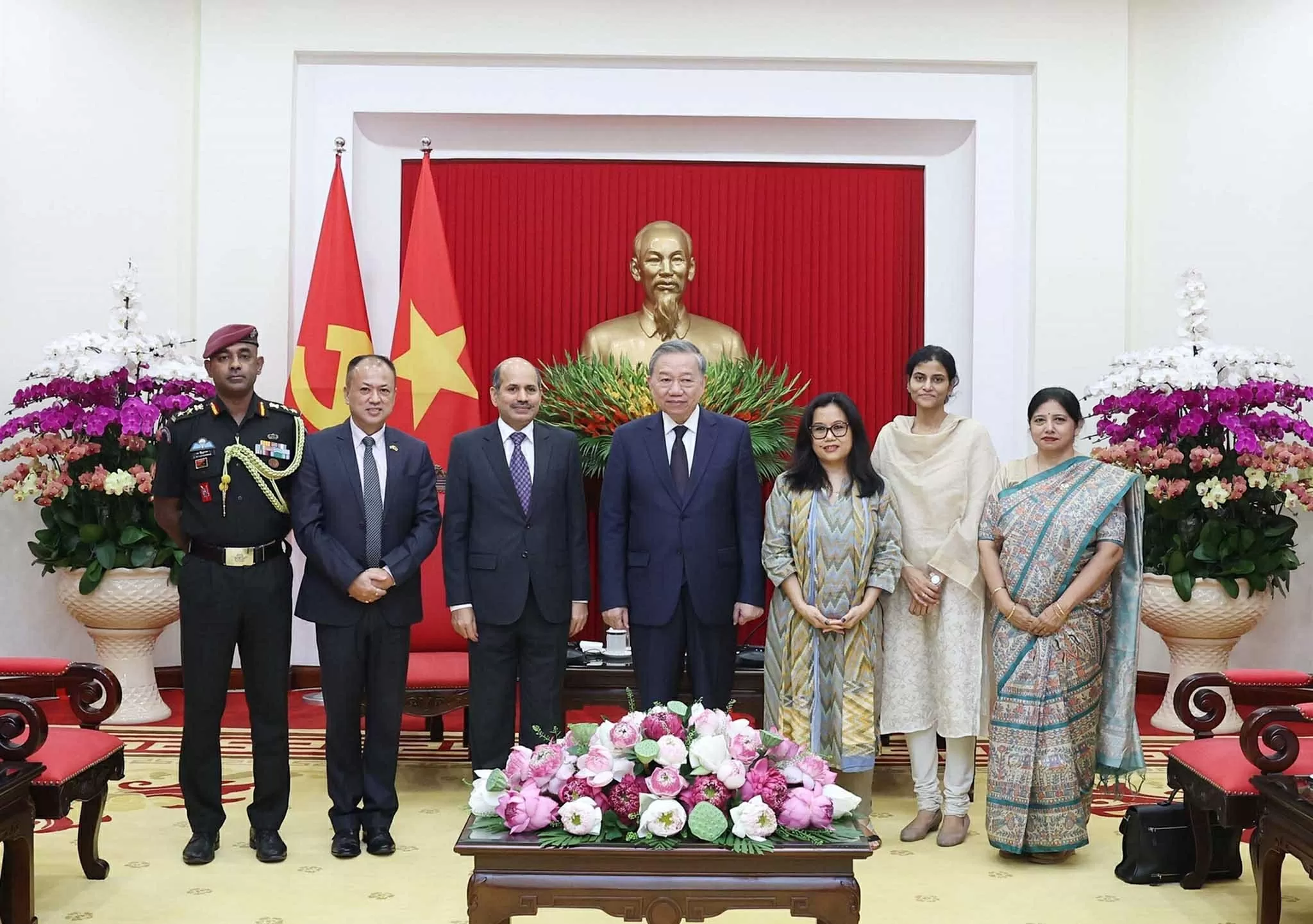 Party General Secretary To Lam receives Indian Ambassador to Vietnam Sandeep Arya