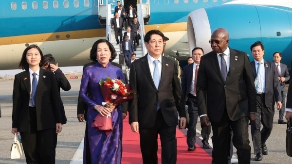 President Luong Cuong arrives in Luanda, beginning state visit to Angola