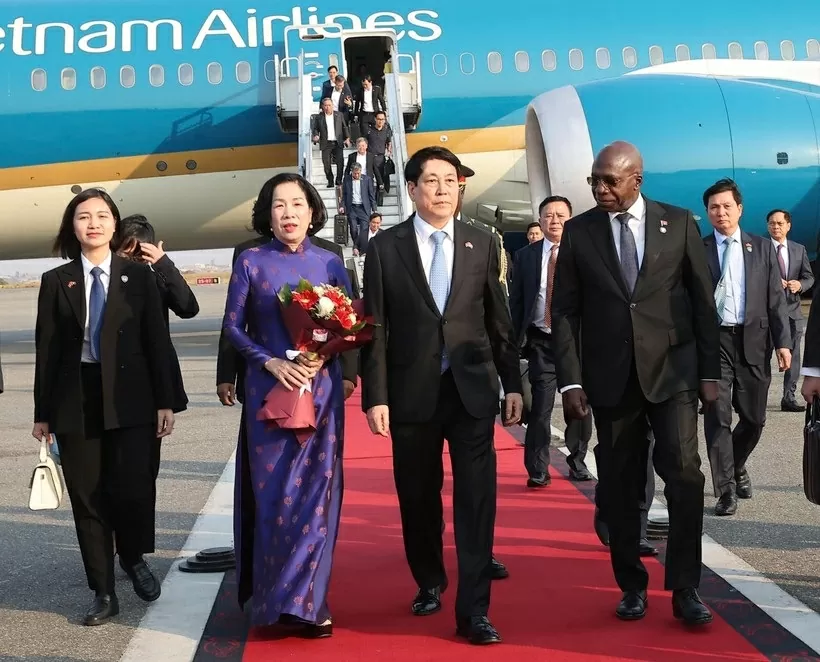 President Luong Cuong arrives in Luanda, beginning state visit to Angola