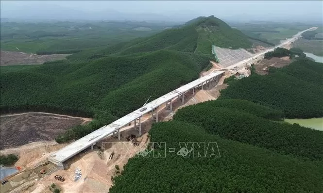 Ministry plans to put 208km of key expressways in use by August 19