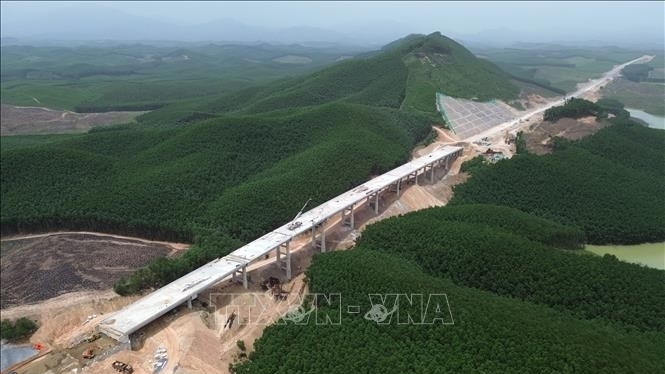 Ministry of Construction to put 208km of key expressways in use by August 19