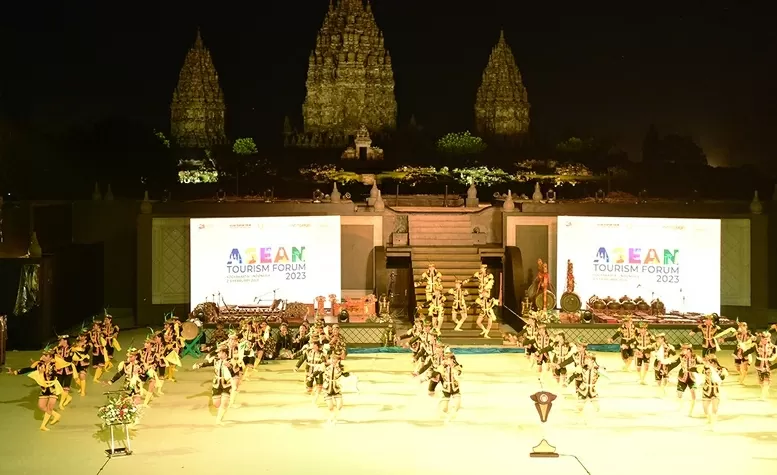Communication on ASEAN: Uniting the people, promoting values Communication on ASEAN: Uniting the people, promoting values
