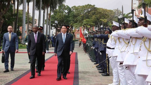 Welcome ceremony held for President Luong Cuong in Luanda