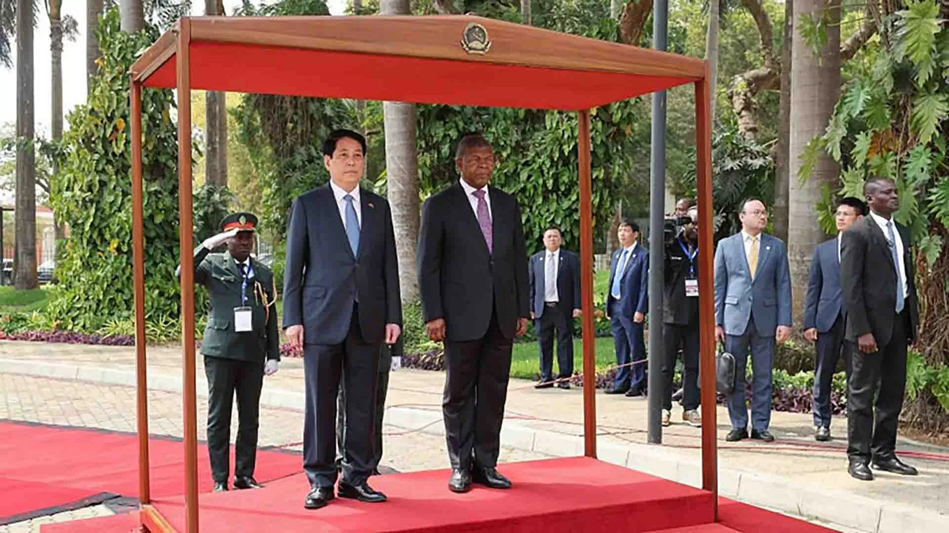Welcome ceremony held for President Luong Cuong in Luanda