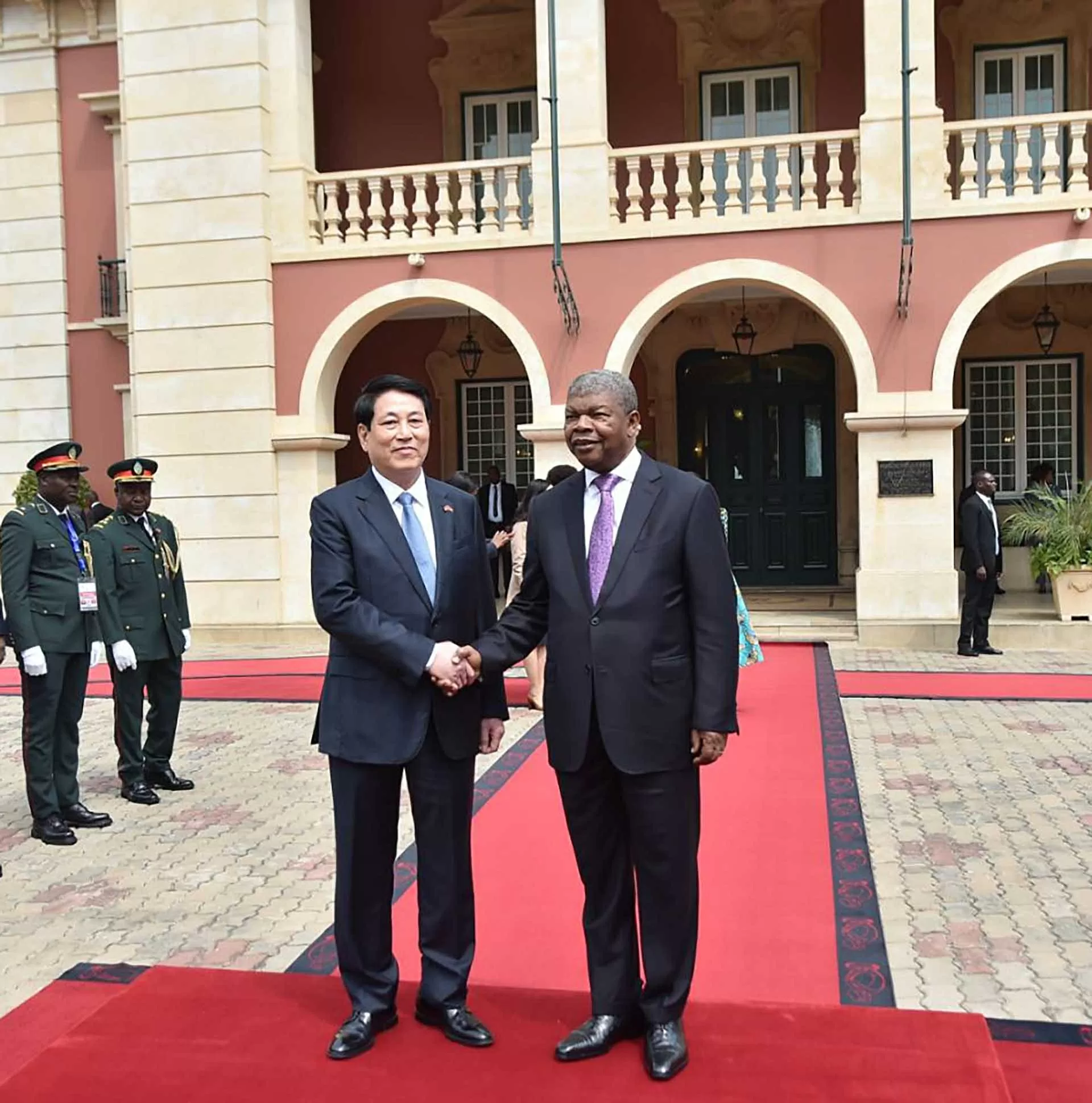 Welcome ceremony held for President Luong Cuong in Luanda