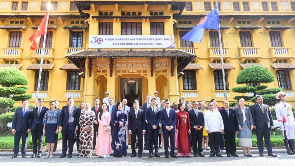 Flag-hoisting ceremony marks 58th anniversary of ASEAN’s founding in Hanoi